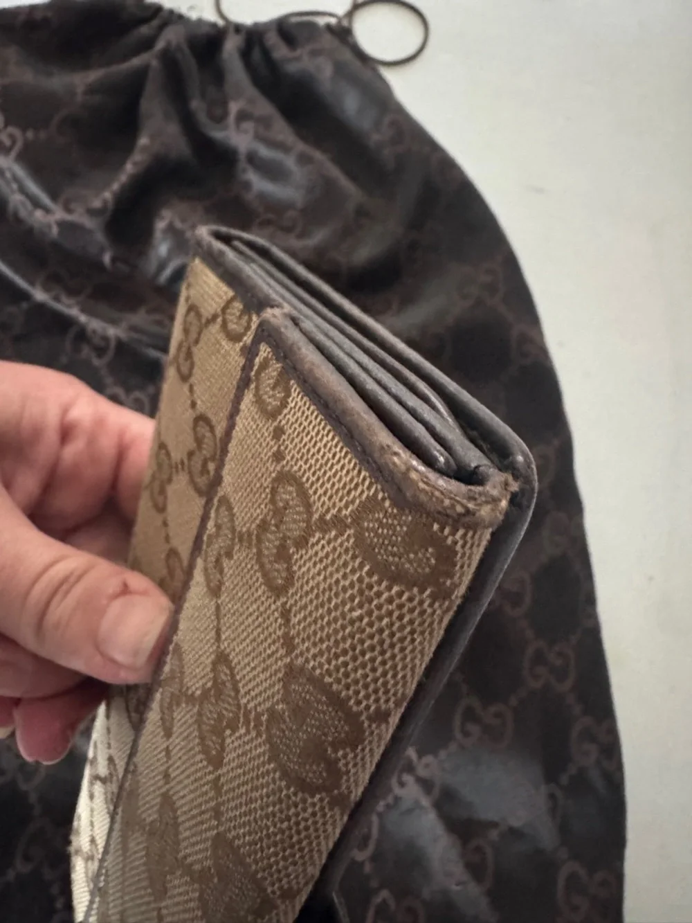 Authenticated GUCCI Brown and Beige Monogram Canvas Card Holder Hardware - Picture 6 of 16